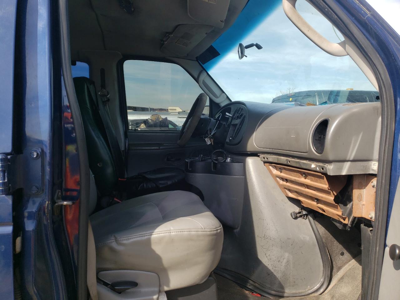 Photo 5 from auction – 2008 FORD ECONOLINE with VIN 1FBSS31L68DB39118