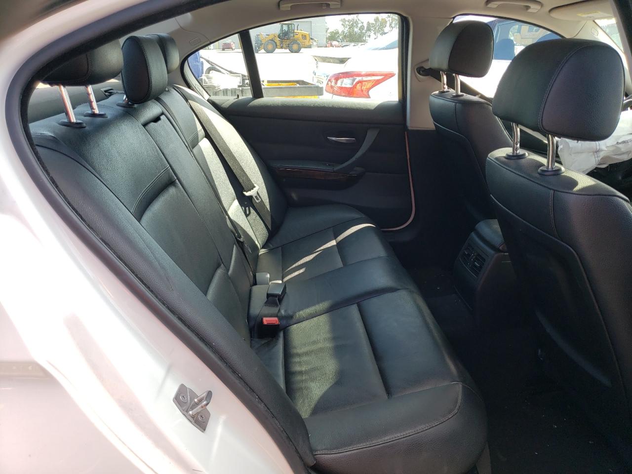Photo 6 from auction – 2011 BMW 328I with VIN WBAPH5G56BNM71322