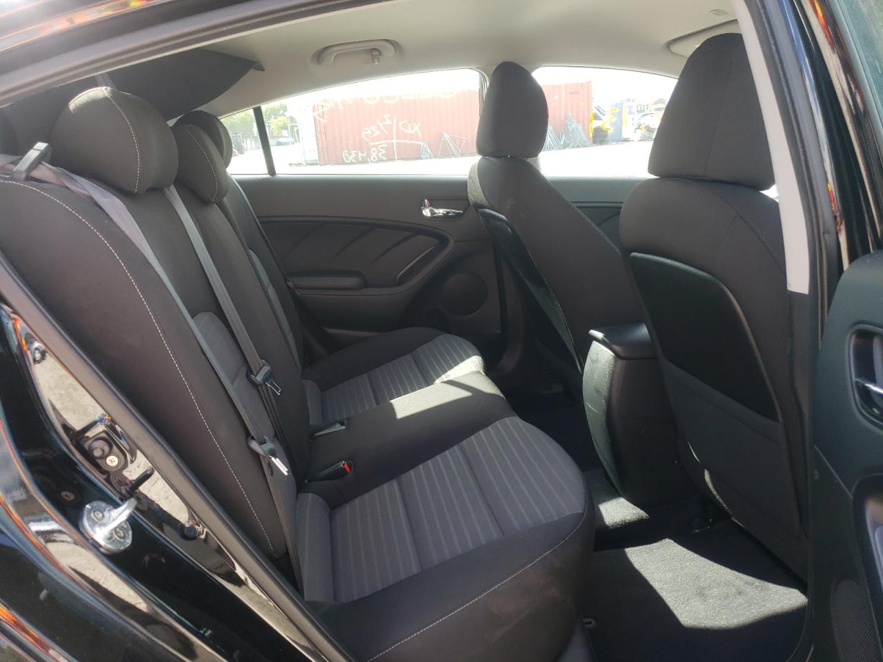Photo 6 from auction – 2017 KIA FORTE LX with VIN 3KPFL4A78HE029172