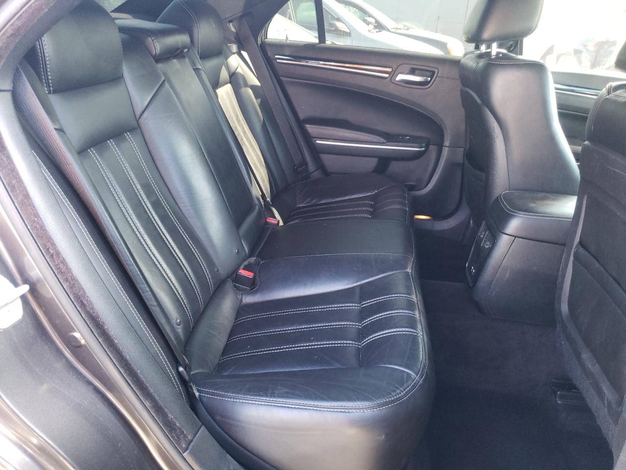 Photo 6 from auction – 2018 CHRYSLER 300 S with VIN 2C3CCABG8JH313965