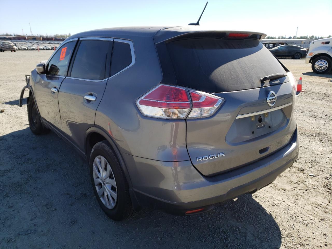 Photo 3 from auction – 2015 NISSAN ROGUE S with VIN KNMAT2MT0FP582466