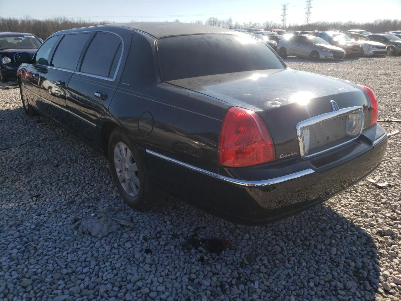Photo 3 from auction – 2003 LINCOLN TOWN CAR E with VIN 1L1FM81W33Y701330