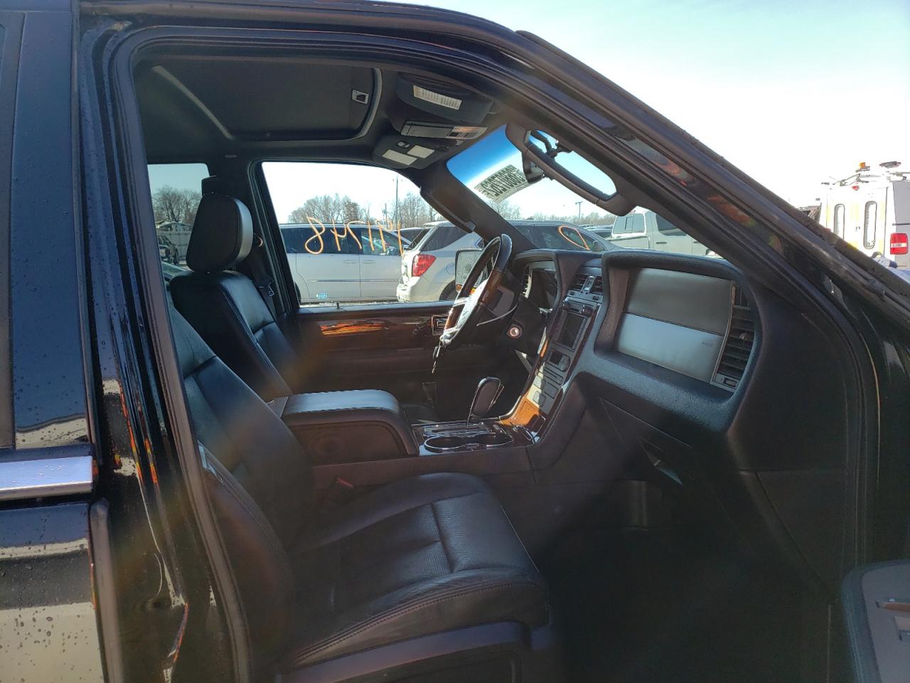 صورة رقم 5 من المزاد - 2011 LINCOLN NAVIGATOR مع VIN 5LMJJ2J53BEJ06769