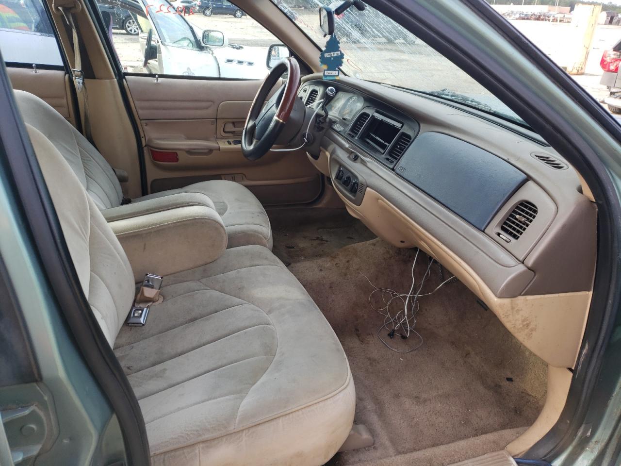Photo 5 from auction – 1997 FORD CROWN VICT with VIN 2FALP71W6VX116550