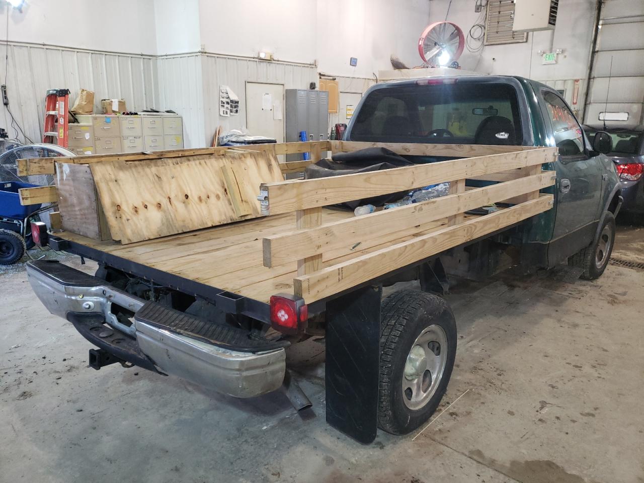 Photo 4 from auction – 1997 FORD F150 with VIN 1FTDF18W3VLA32008