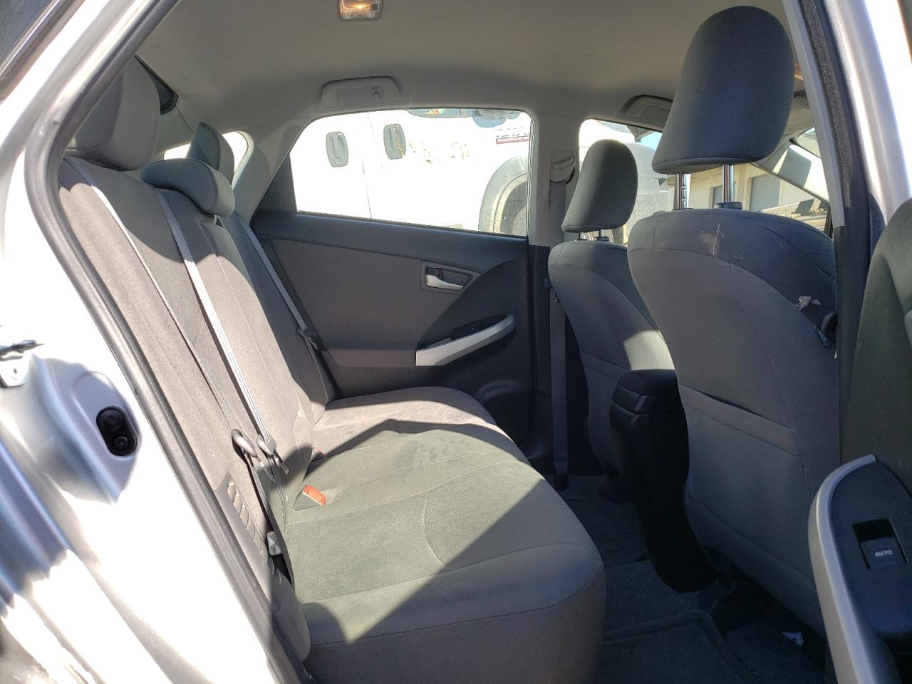 Photo 6 from auction – 2013 TOYOTA PRIUS with VIN JTDKN3DU3D0339527