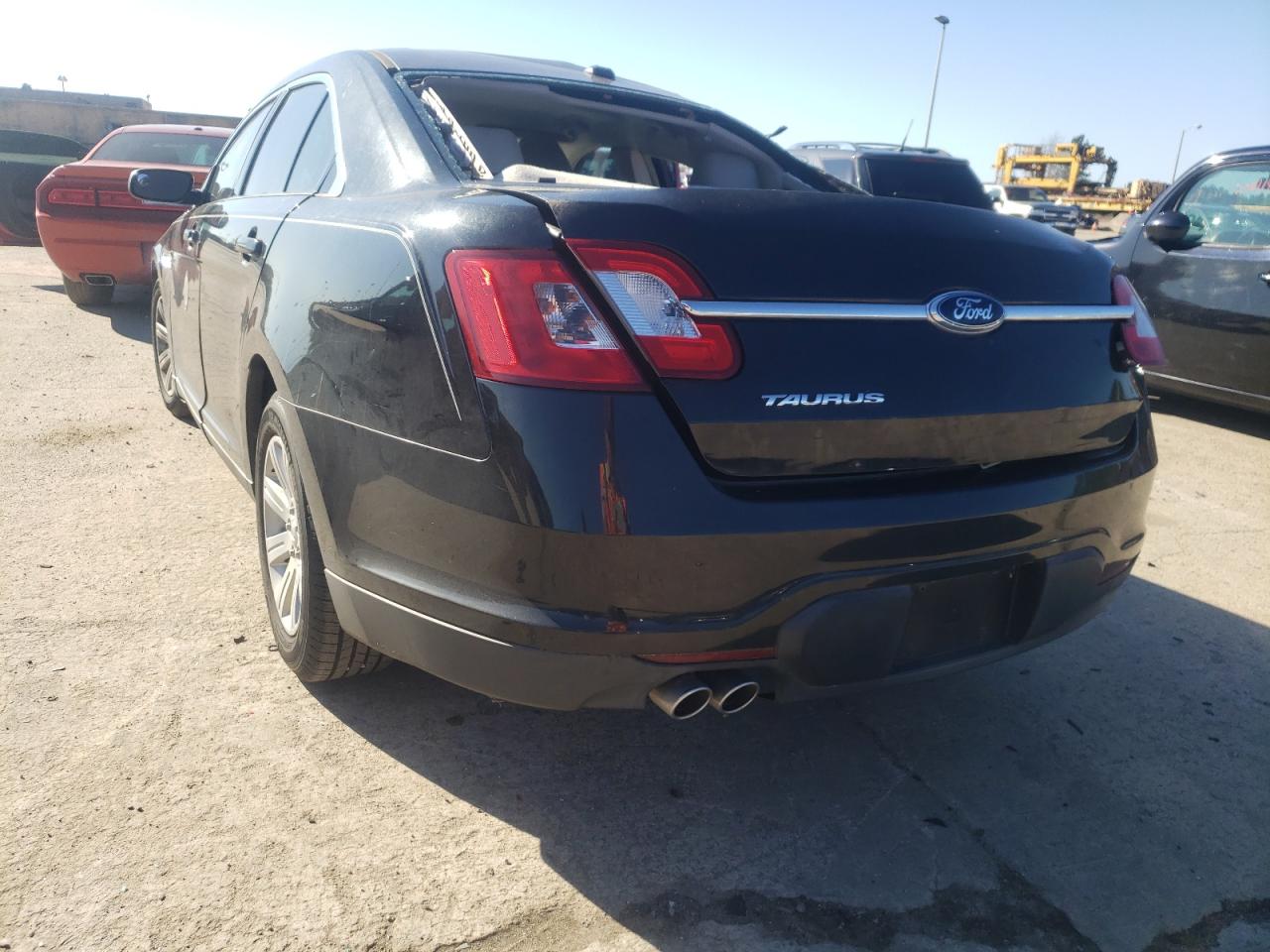 Photo 3 from auction – 2010 FORD TAURUS SE with VIN 1FAHP2DW8AG132074