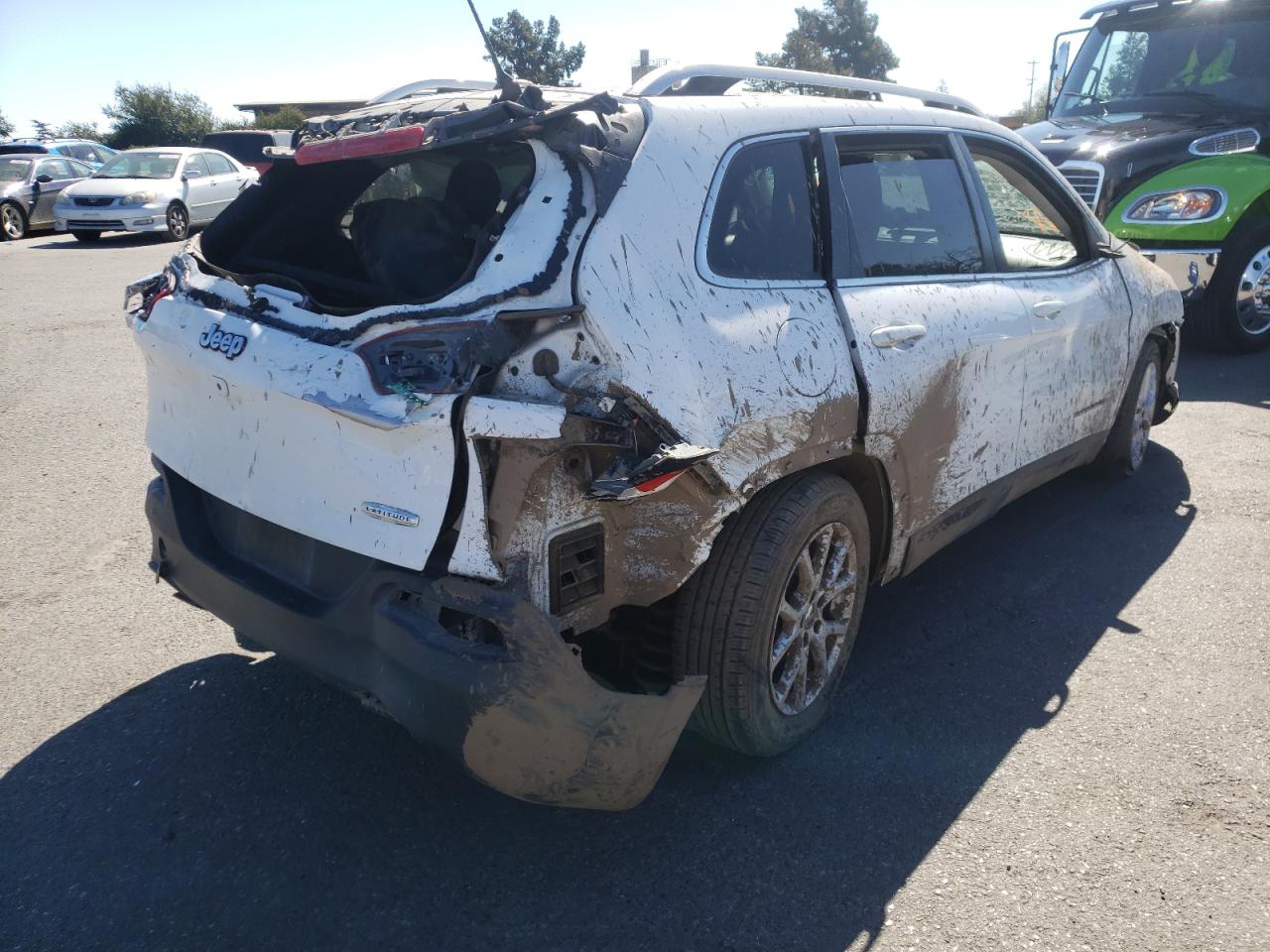 Photo 4 from auction – 2015 JEEP CHEROKEE L with VIN 1C4PJLCB2FW790871