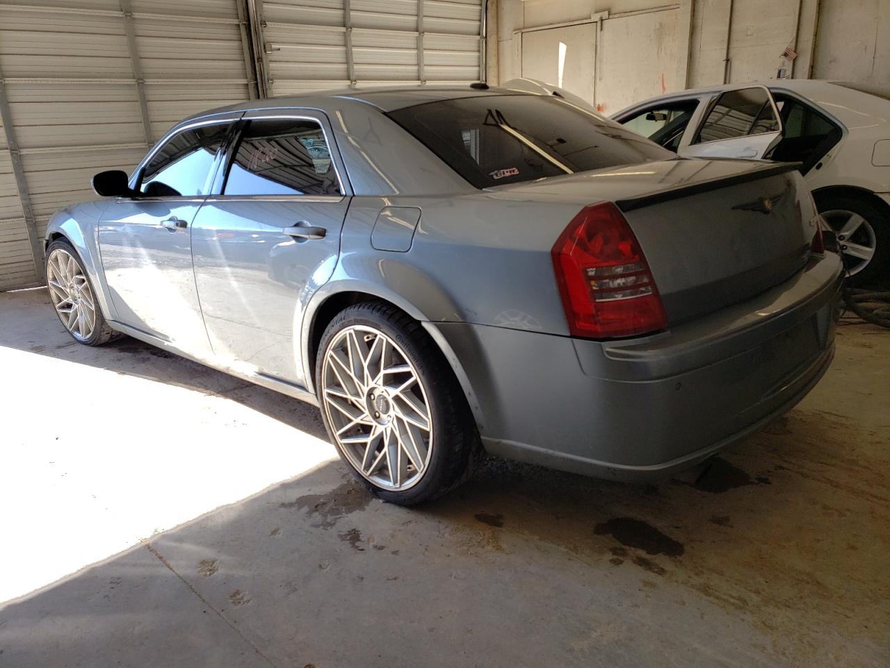 Photo 3 from auction – 2006 CHRYSLER 300C SRT-8 with VIN 2C3KA73W06H518410