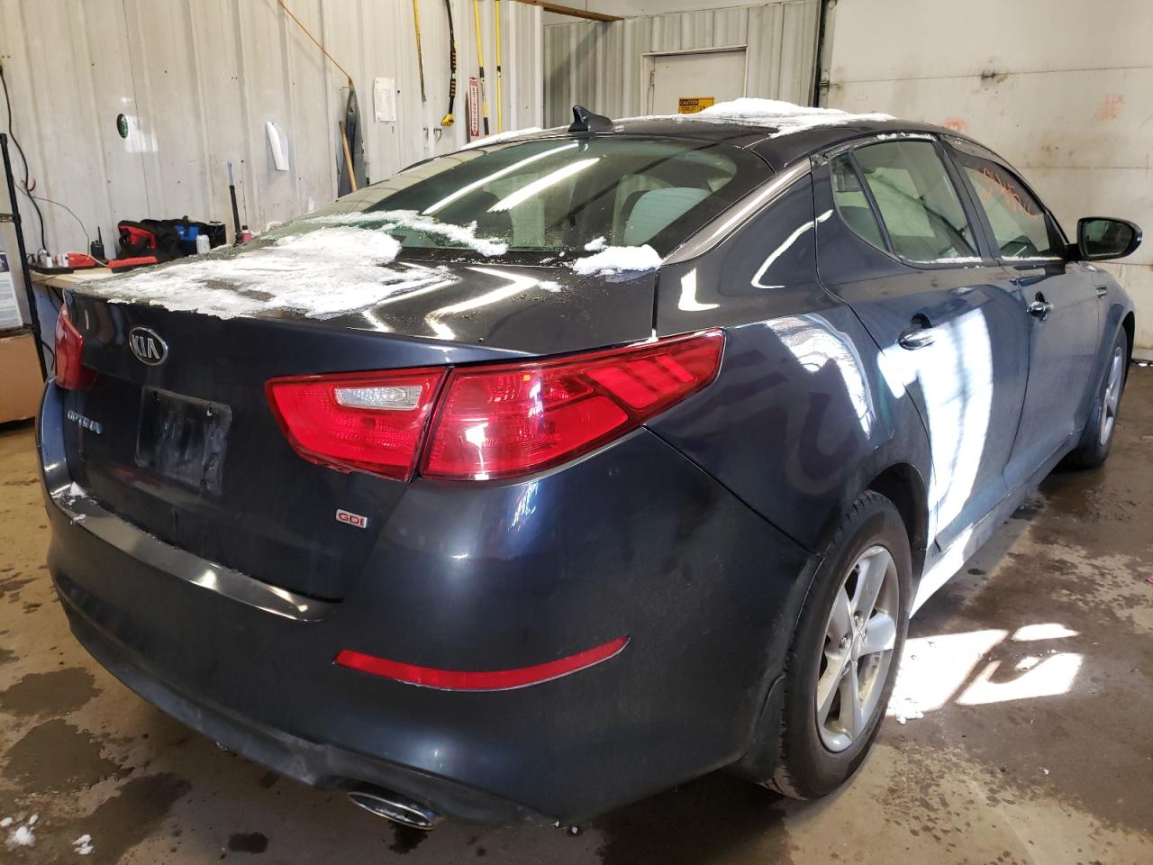 Photo 4 from auction – 2015 KIA OPTIMA with VIN 5XXGM4A72FG372100