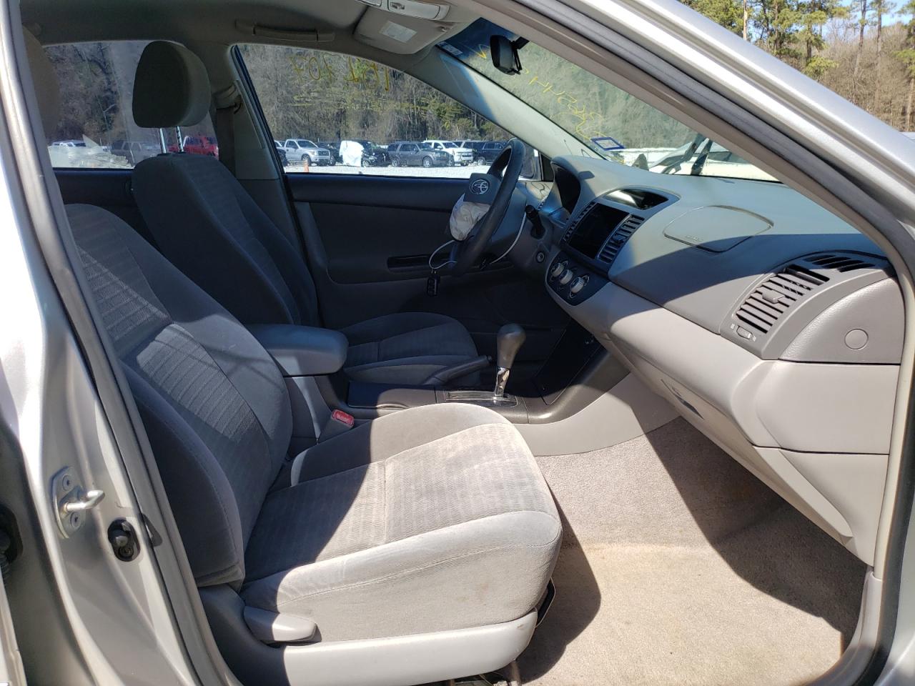 Photo 5 from auction – 2005 TOYOTA CAMRY LE with VIN 4T1BE32KX5U079201