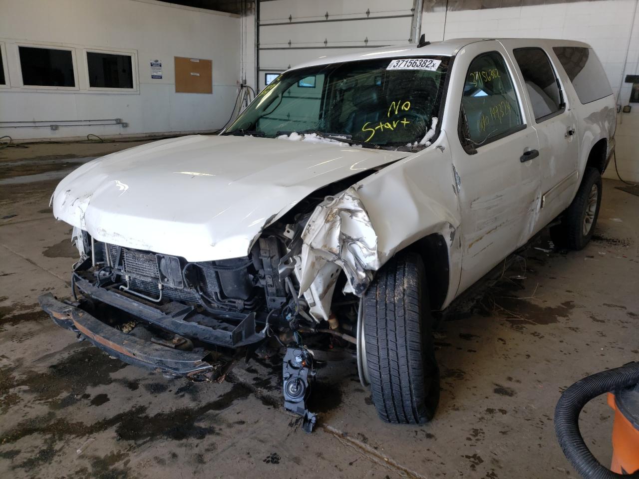 Photo 2 from auction – 2011 CHEVROLET SUBURBAN K with VIN 1GNSK5E39BR261040