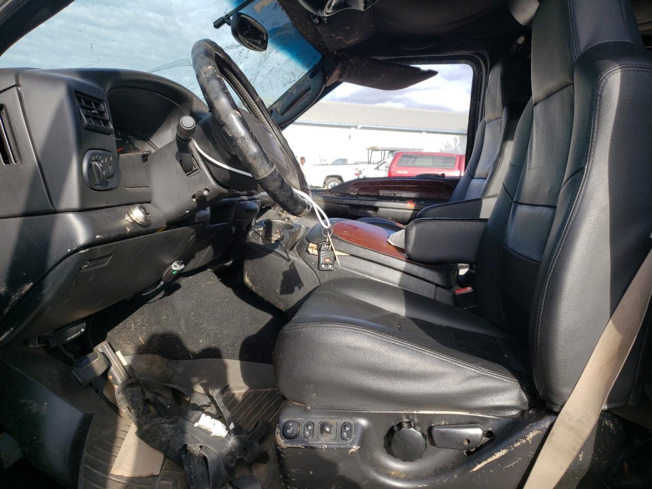 Photo 5 from auction – 2005 FORD EXCURSION with VIN 1FMSU43P75EA44810