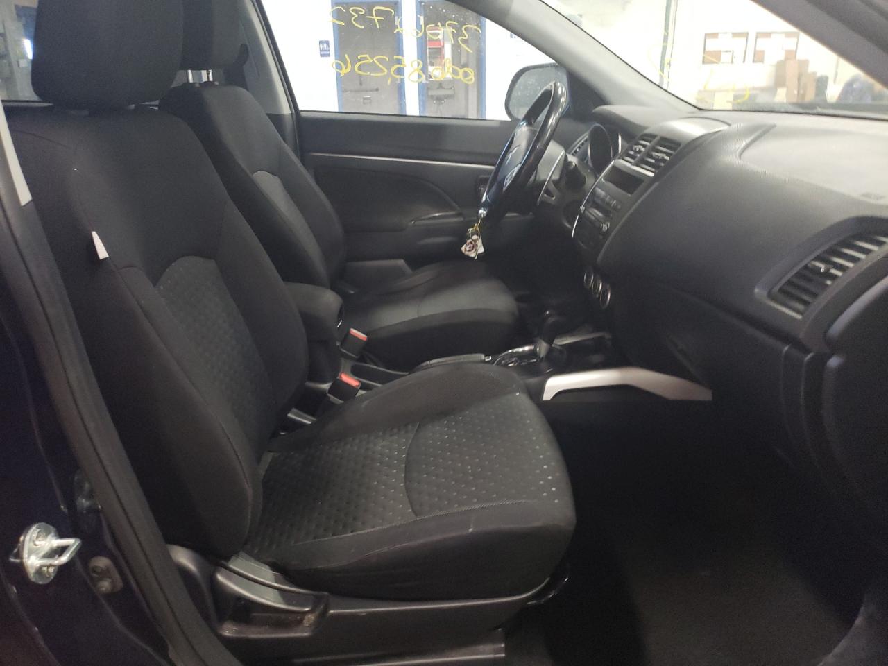 Photo 5 from auction – 2011 MITSUBISHI OUTLANDER with VIN JA4AP4AU7BZ007710