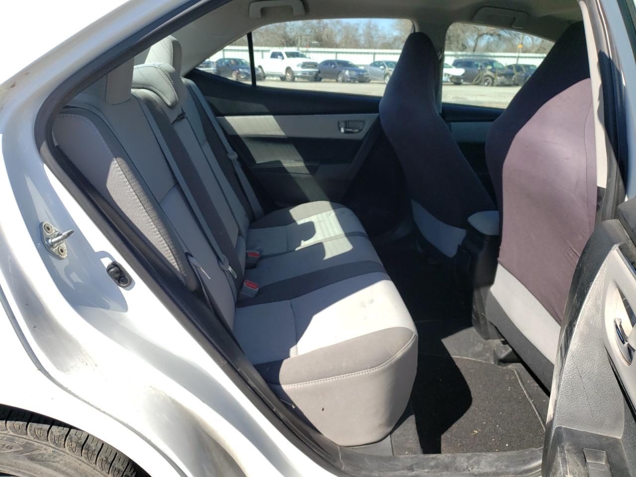 Photo 6 from auction – 2017 TOYOTA COROLLA L with VIN 5YFBURHE2HP637801