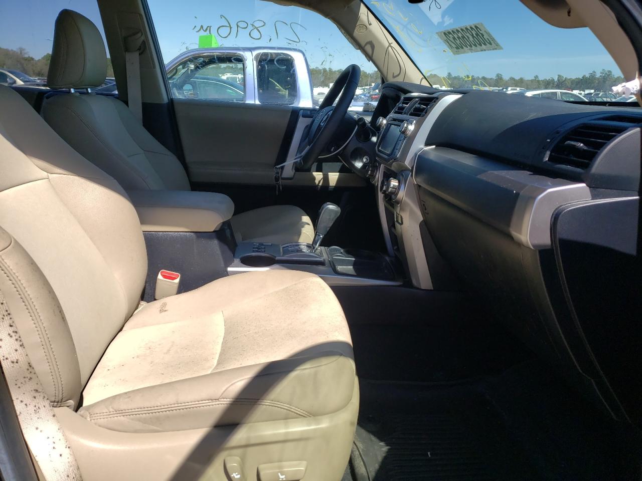 Photo 5 from auction – 2019 TOYOTA 4RUNNER SR with VIN JTEZU5JR9K5211947
