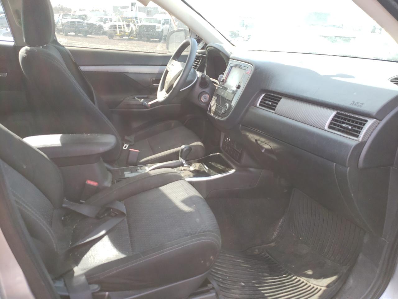 Photo 5 from auction – 2018 MITSUBISHI OUTLANDER with VIN JA4AD2A35JZ053104