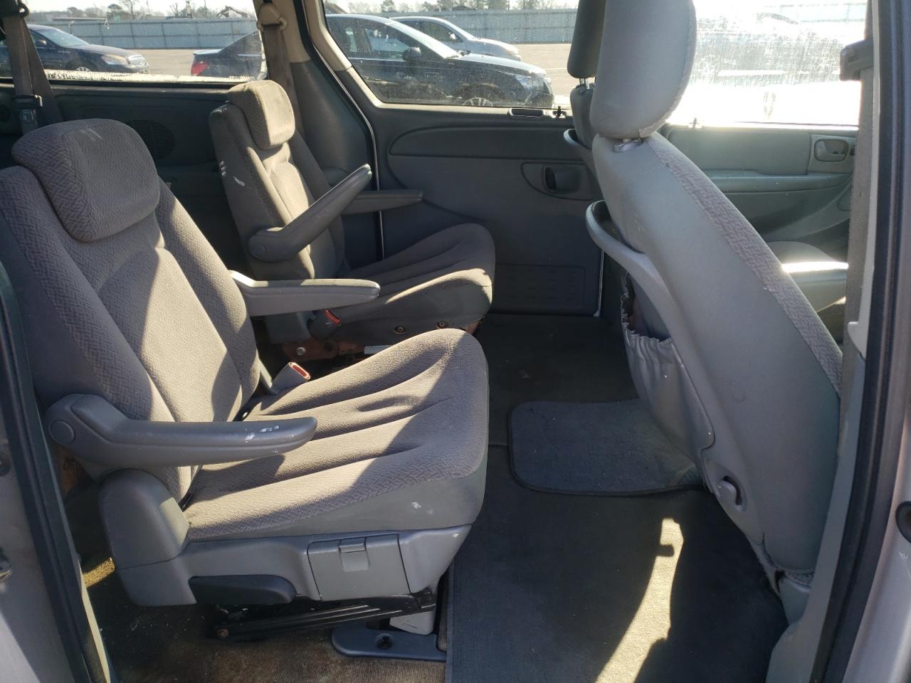 Photo 6 from auction – 2007 CHRYSLER TOWN & COU with VIN 2A4GP54L37R156846