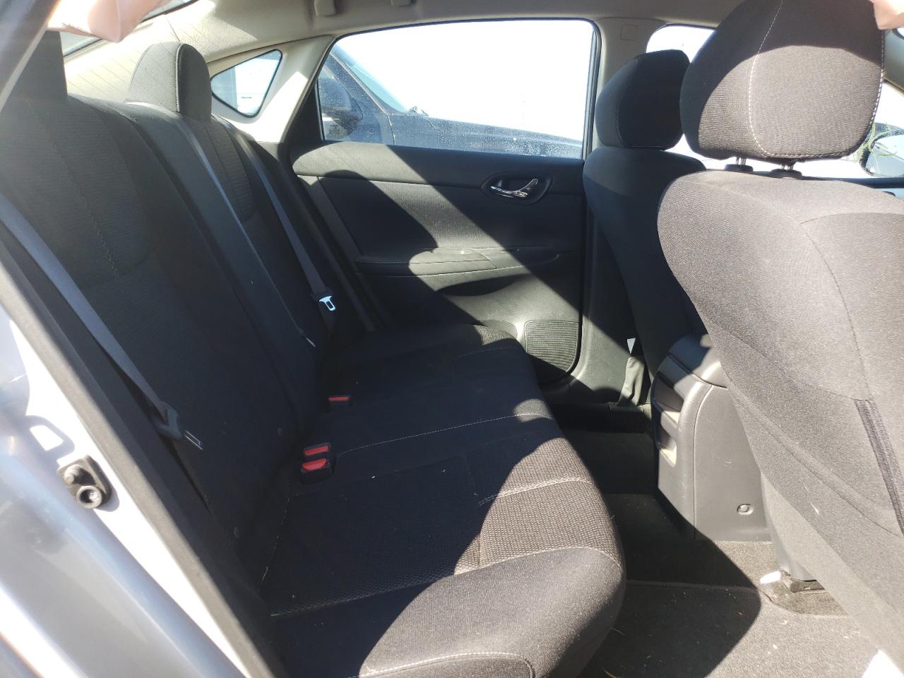 Photo 6 from auction – 2016 NISSAN SENTRA S with VIN 3N1AB7AP1GY305691