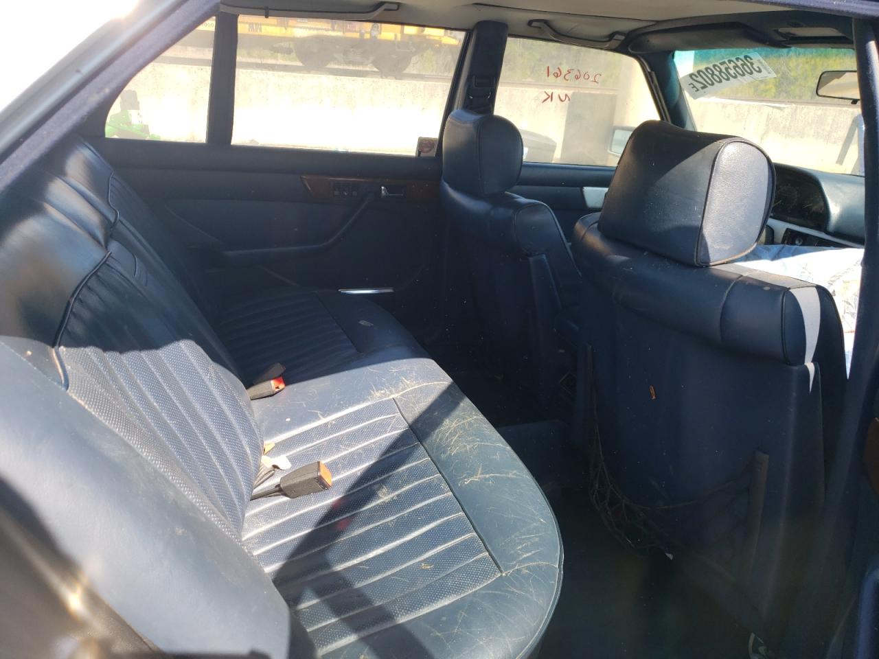 Photo 6 from auction – 1984 MERCEDES-BENZ 500-CLASS with VIN WDBCA37A8EA058643
