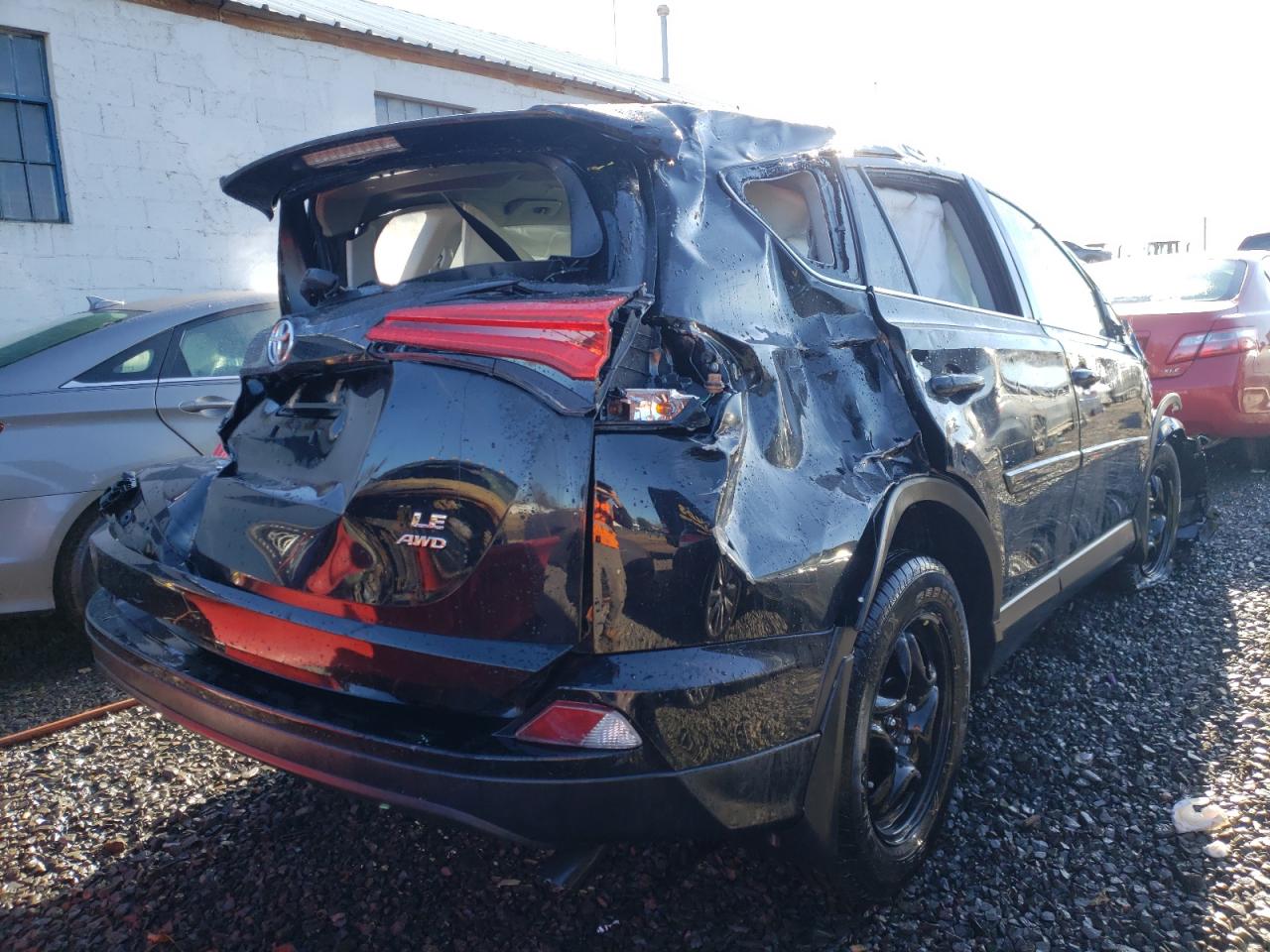 Photo 4 from auction – 2018 TOYOTA RAV4 LE with VIN 2T3BFREV0JW742282