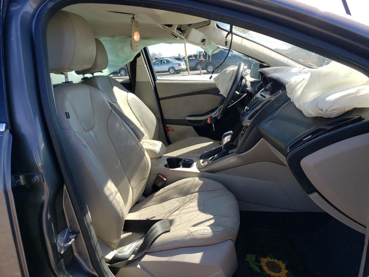 Photo 5 from auction – 2012 FORD FOCUS SEL with VIN 1FAHP3M2XCL473358