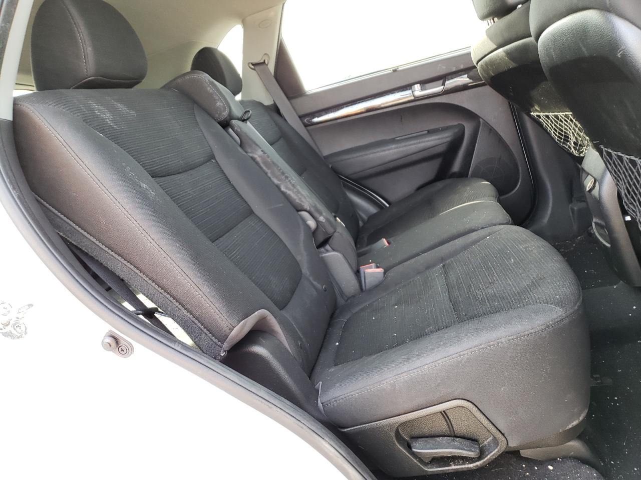 Photo 6 from auction – 2014 KIA SORENTO LX with VIN 5XYKT3A66EG442352