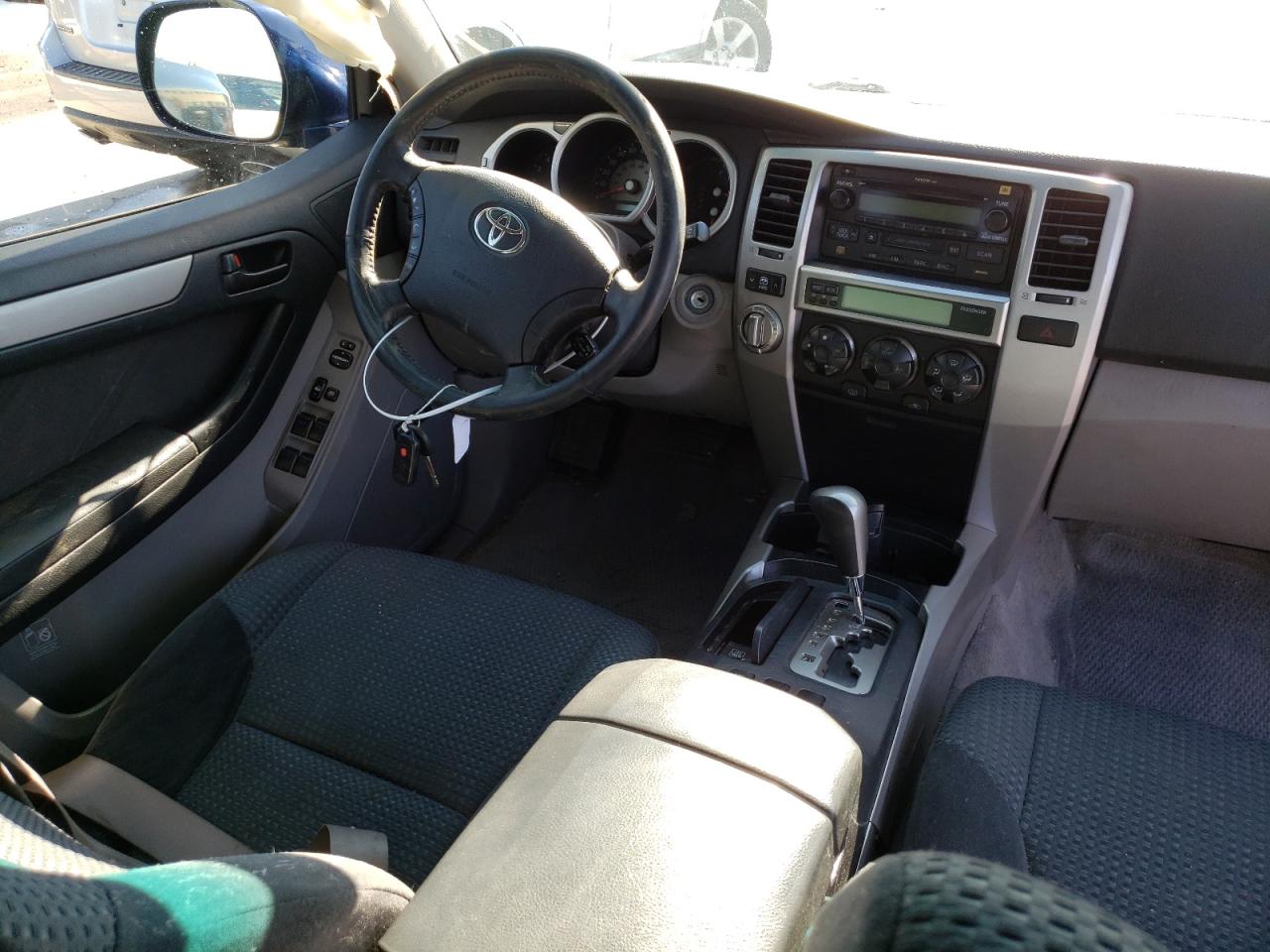 Photo 9 from auction – 2004 TOYOTA 4RUNNER SR with VIN JTEBT14R748016648