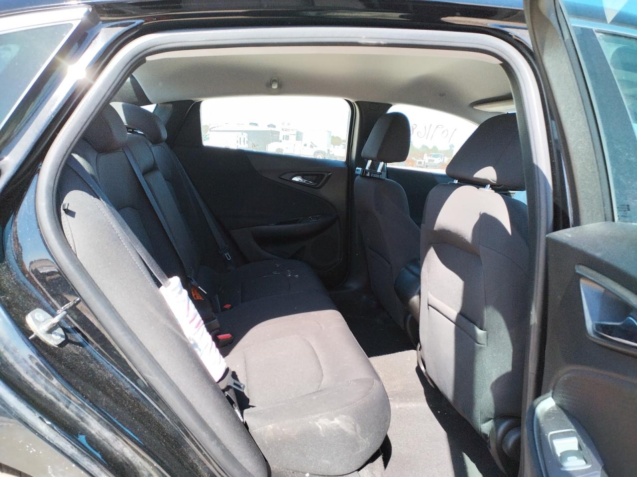 Photo 6 from auction – 2018 CHEVROLET MALIBU LS with VIN 1G1ZB5ST8JF106502