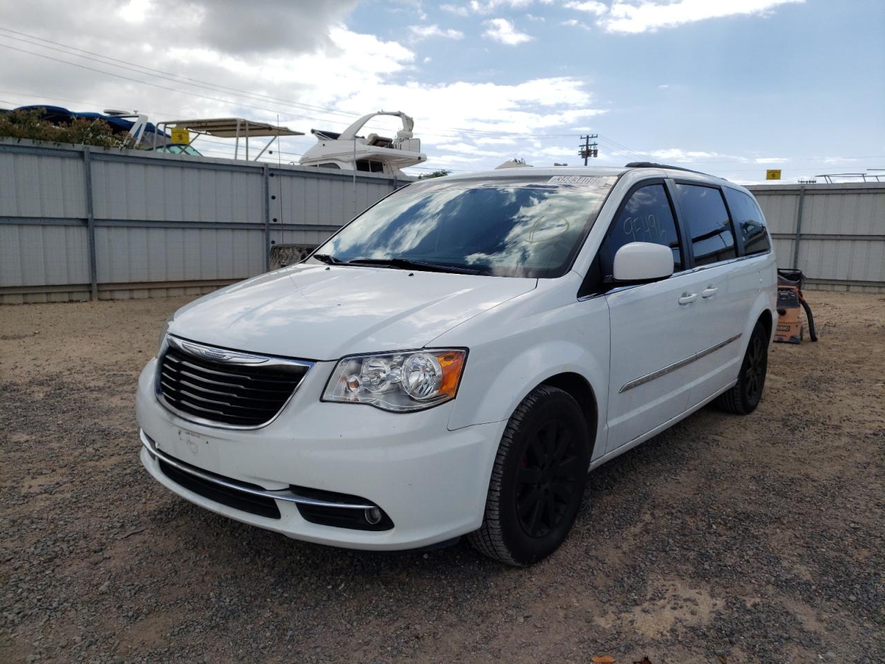 Photo 2 from auction – 2016 CHRYSLER TOWN & COU with VIN 2C4RC1BG1GR198280