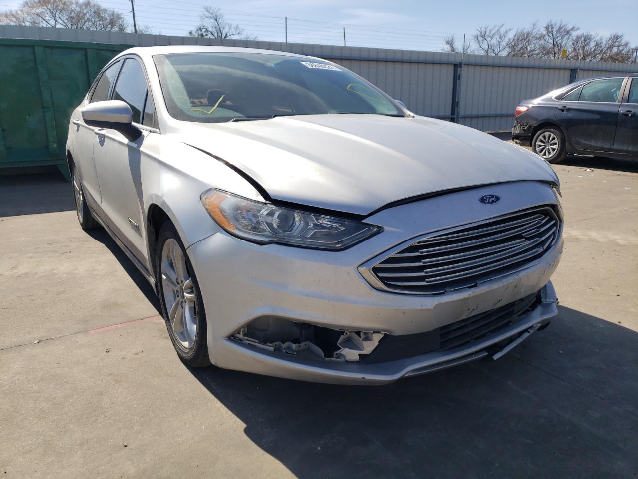 FORD FUSION SE 2018 with VIN 3FA6P0LU3JR221622 - Photo from auction