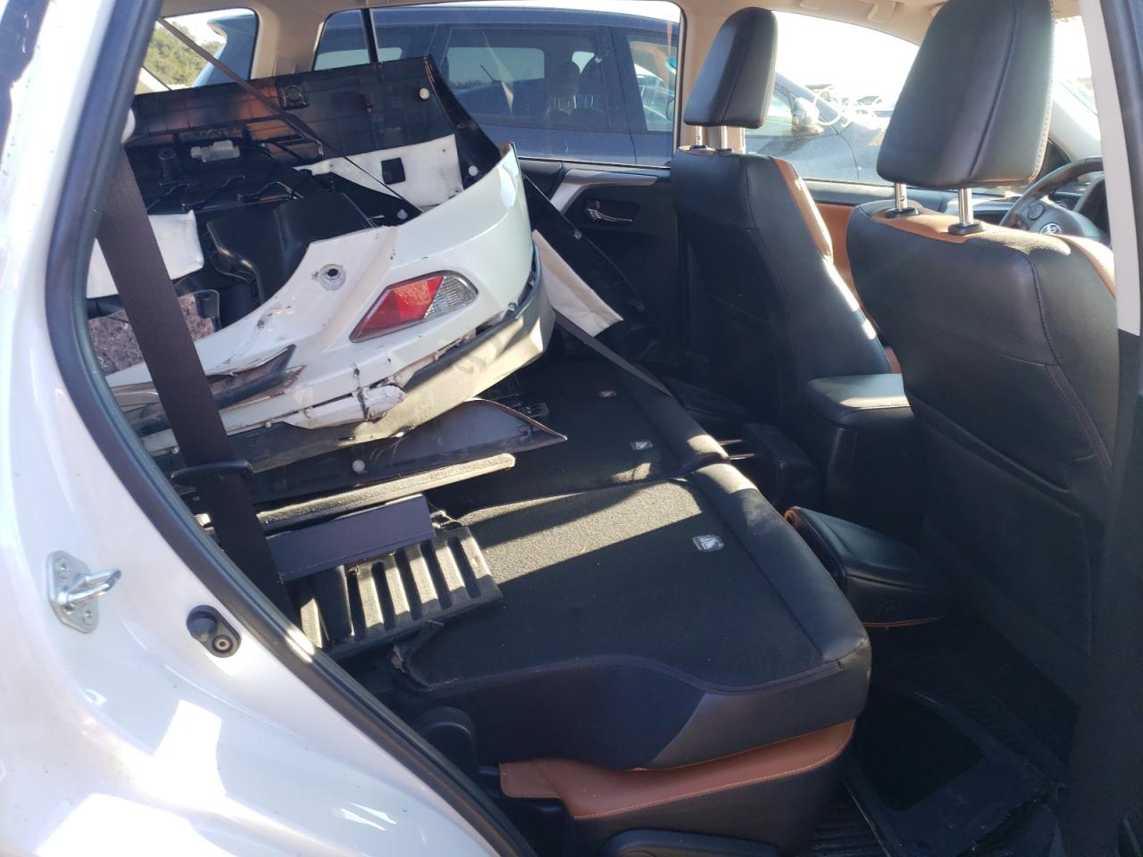 Photo 6 from auction – 2018 TOYOTA RAV4 LIMIT with VIN JTMDFREV2JJ224665