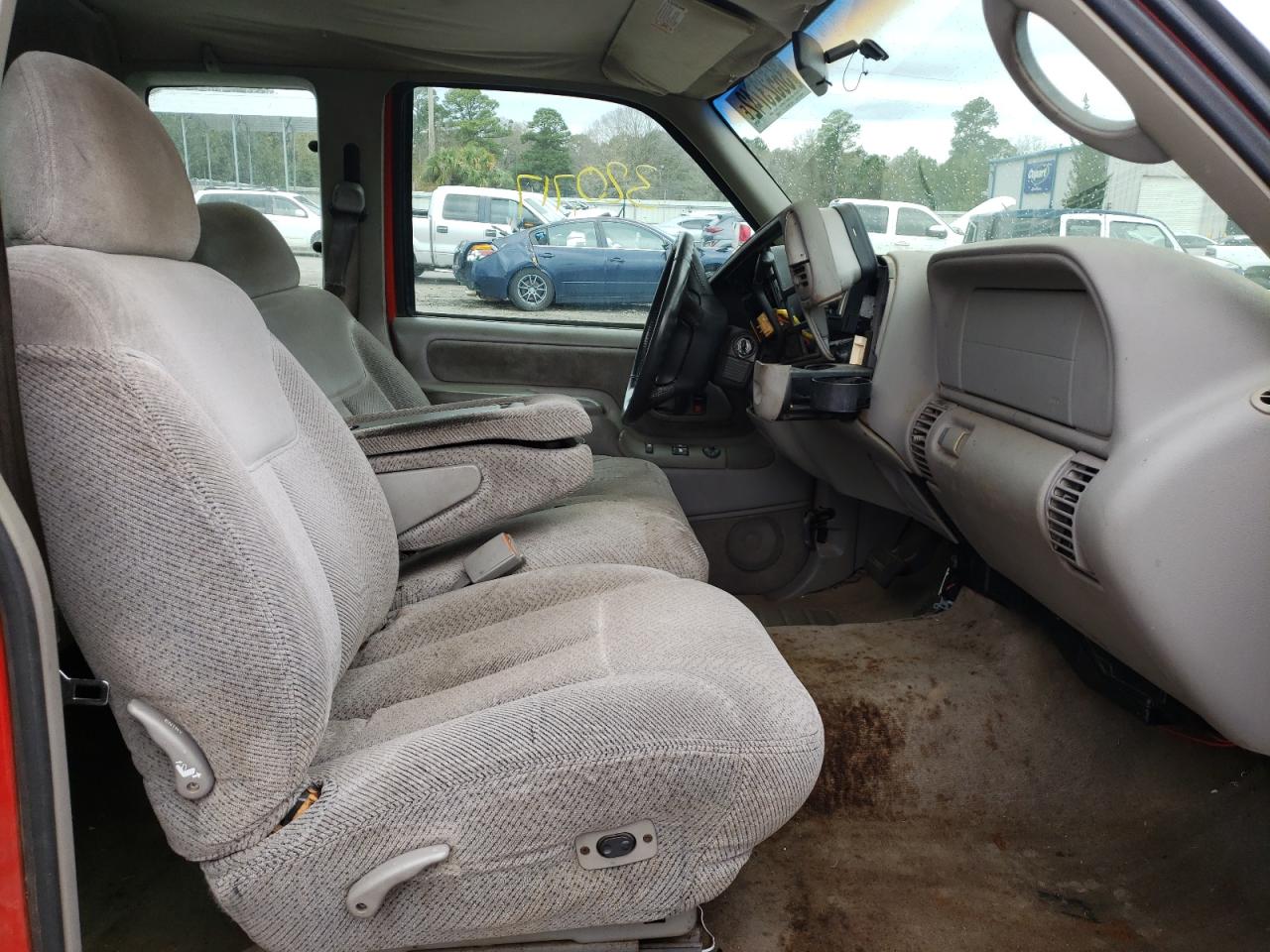 Photo 5 from auction – 1999 GMC SIERRA C15 with VIN 1GTEC19M4XR505392