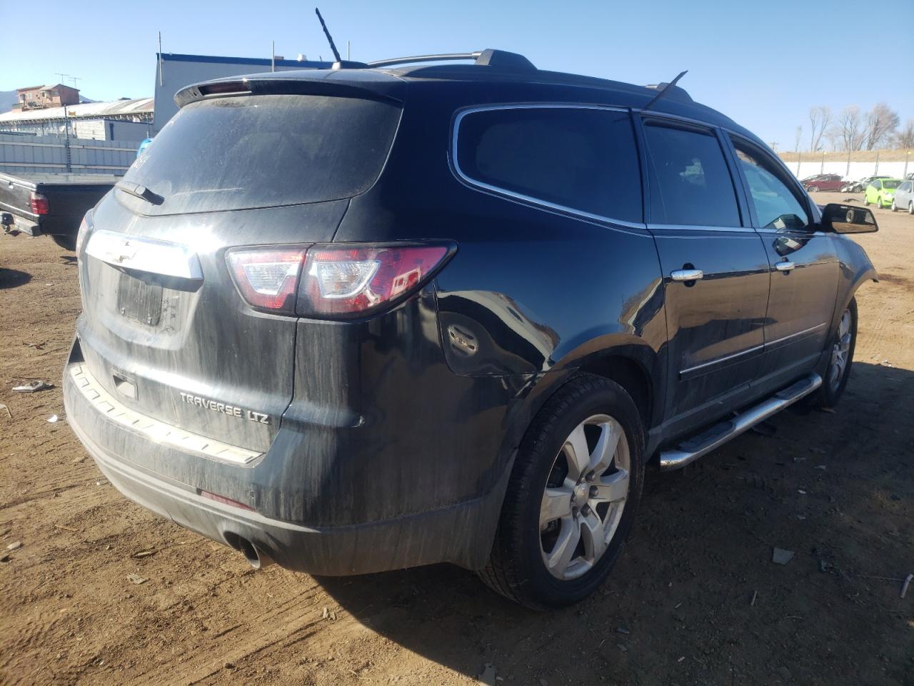 Photo 4 from auction – 2016 CHEVROLET TRAVERSE L with VIN 1GNKVJKD0GJ228429