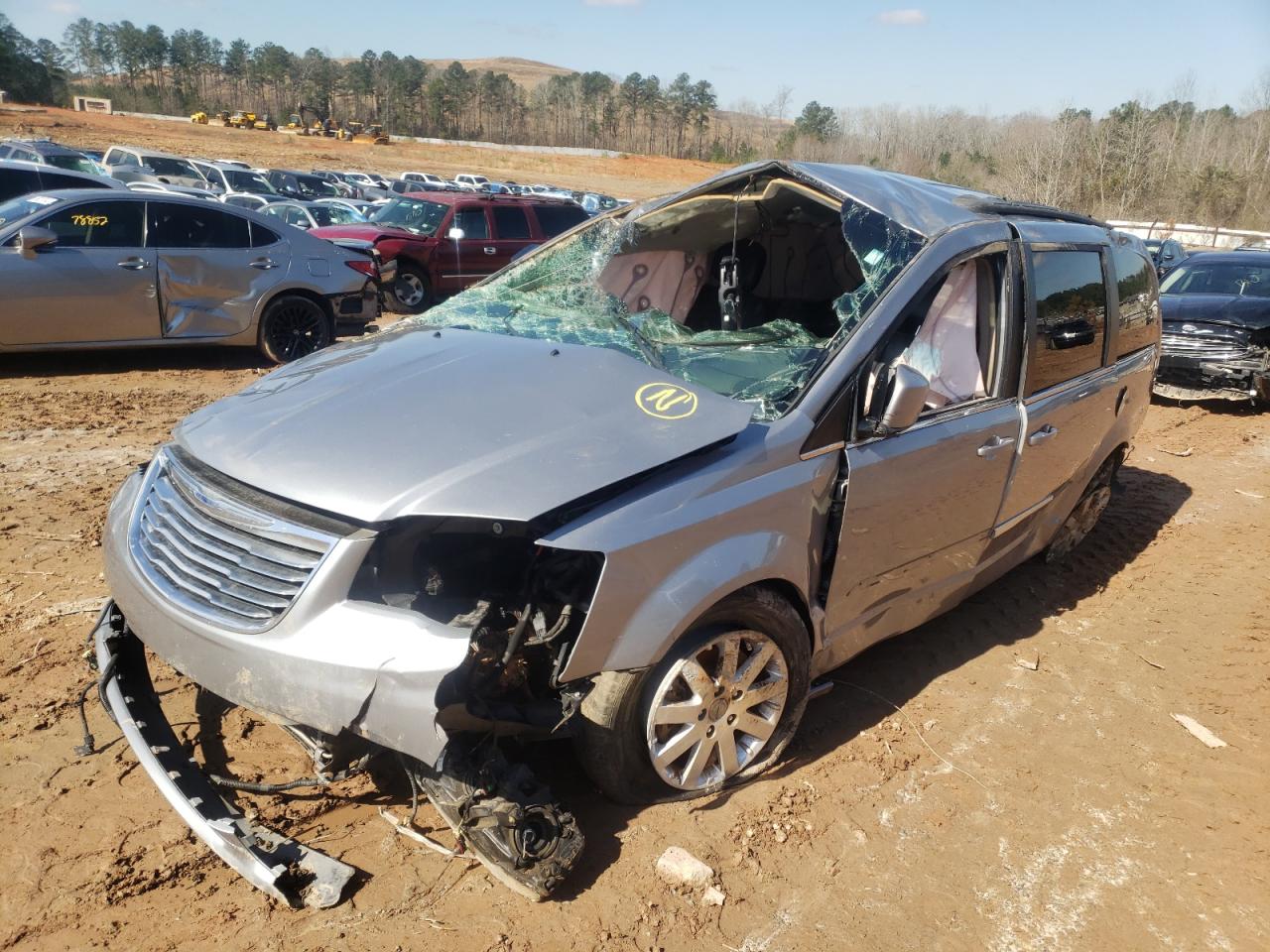 Photo 2 from auction – 2016 CHRYSLER TOWN & COU with VIN 2C4RC1BG4GR296543