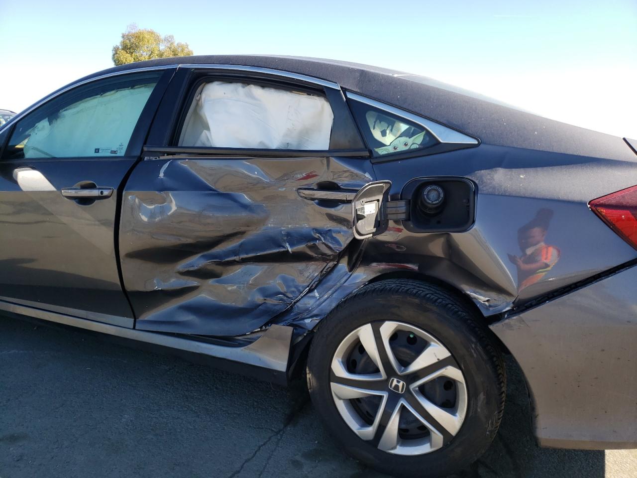 Photo 9 from auction – 2017 HONDA CIVIC LX with VIN 2HGFC2F56HH506568