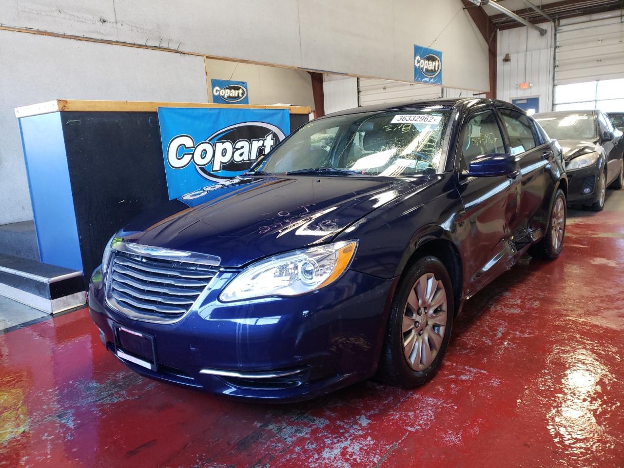 Photo 2 from auction – 2014 CHRYSLER 200 LX with VIN 1C3CCBAB4EN211507