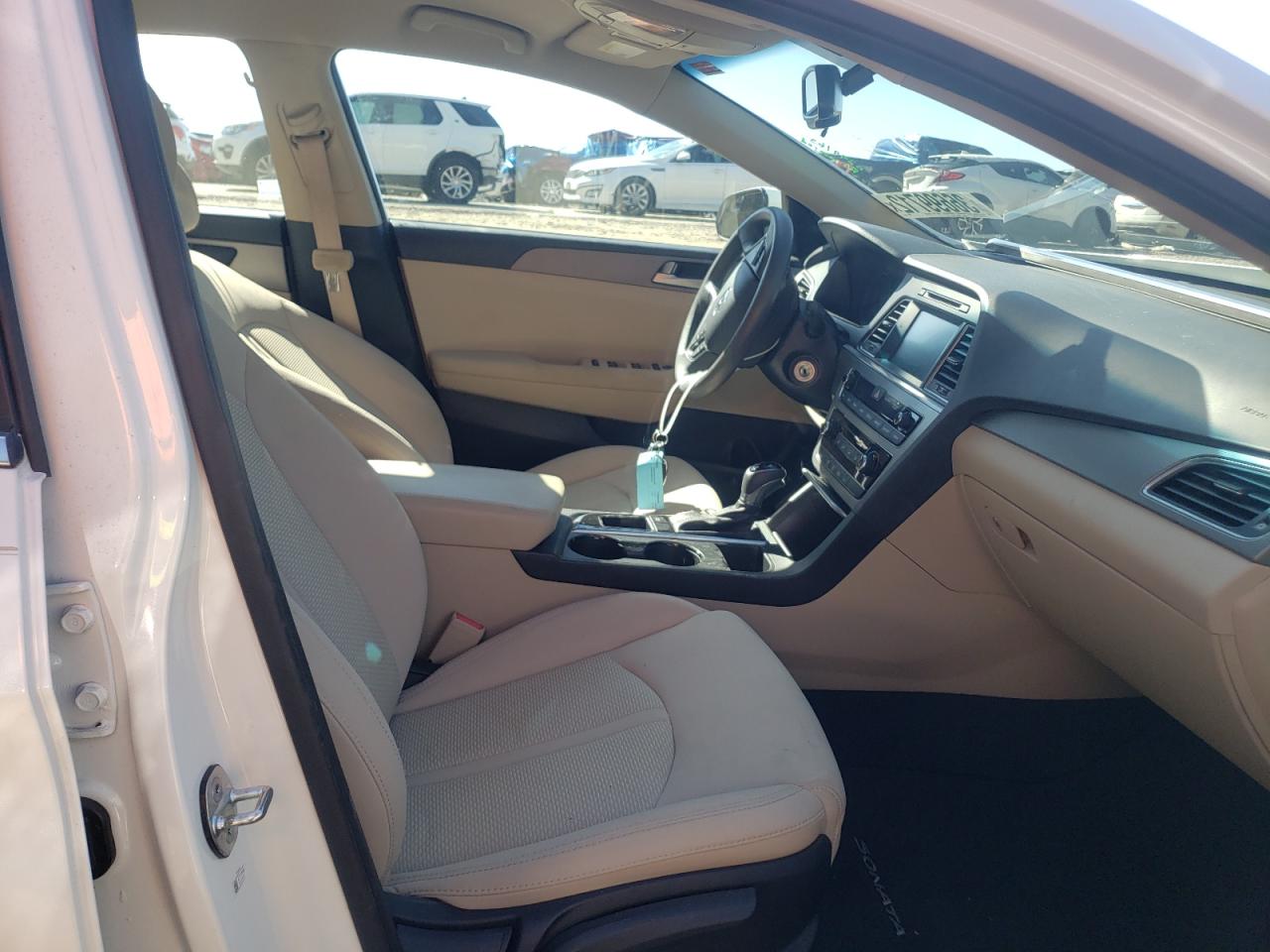Photo 5 from auction – 2016 HYUNDAI SONATA SE with VIN 5NPE24AF4GH314211