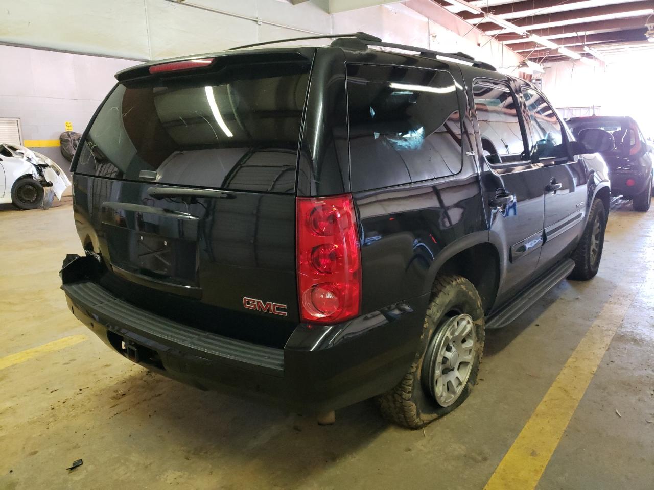 Zdjęcie 4 z aukcji – 2007 GMC YUKON z VIN 1GKFK13067J112896