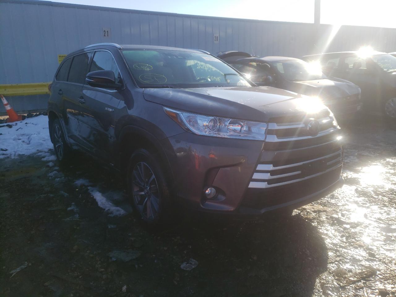 TOYOTA HIGHLANDER 2017 مع رقم تعريف المركبة 5TDJGRFH1HS027847 - صورة من المزاد