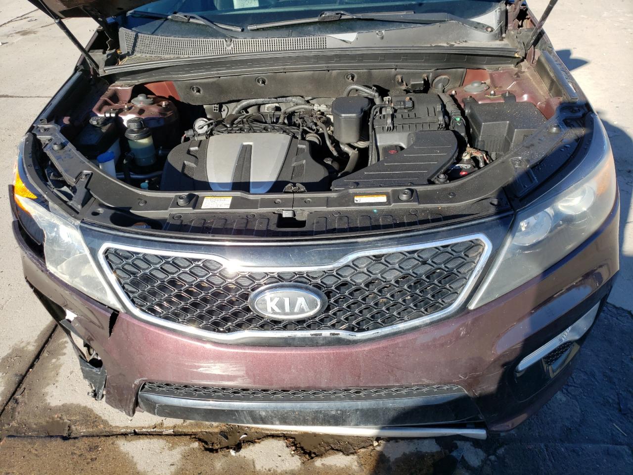 Photo 7 from auction – 2012 KIA SORENTO SX with VIN 5XYKWDA28CG193379