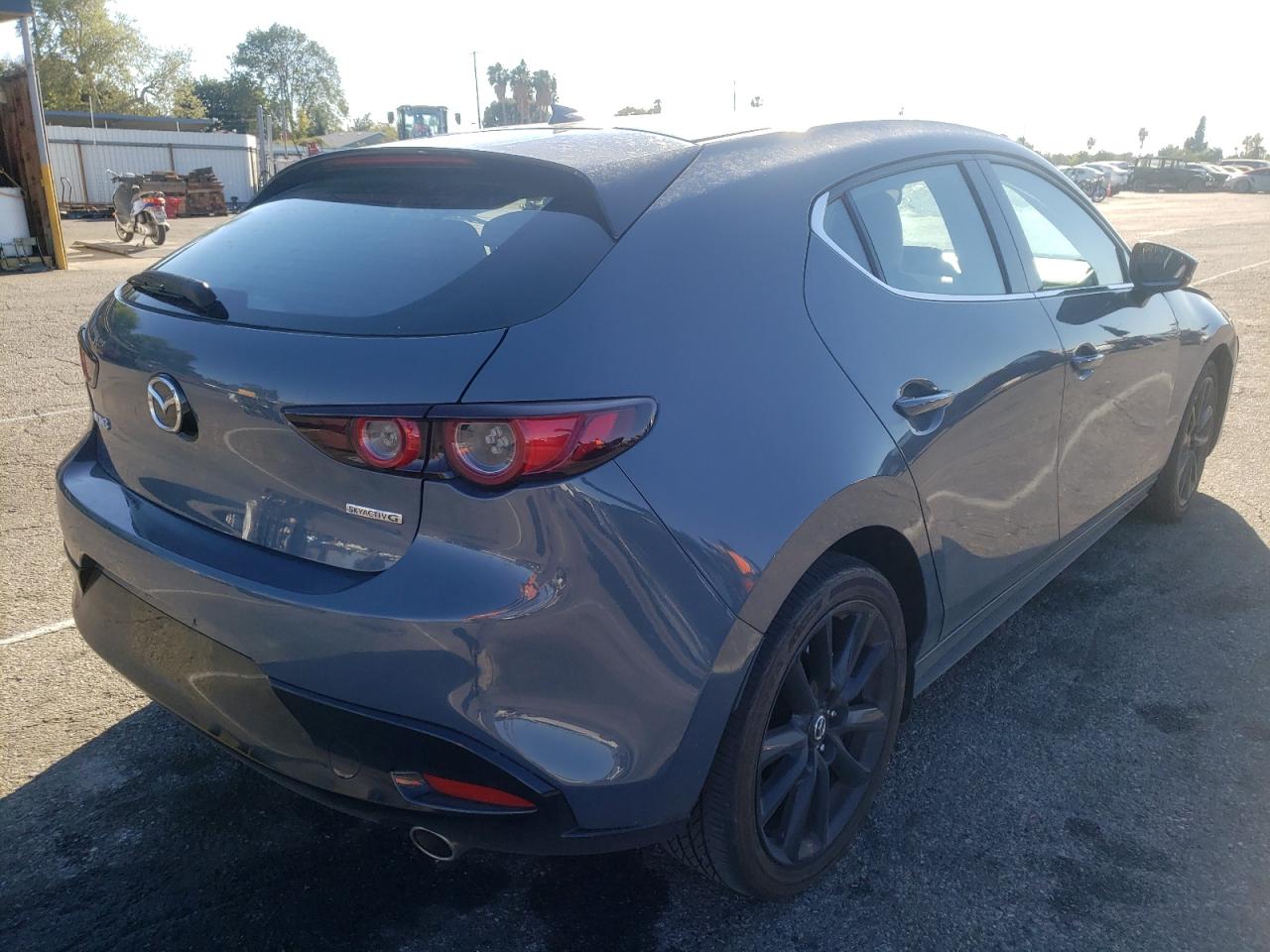 Photo 4 from auction – 2020 MAZDA 3 PREMIUM with VIN JM1BPANM8L1173494