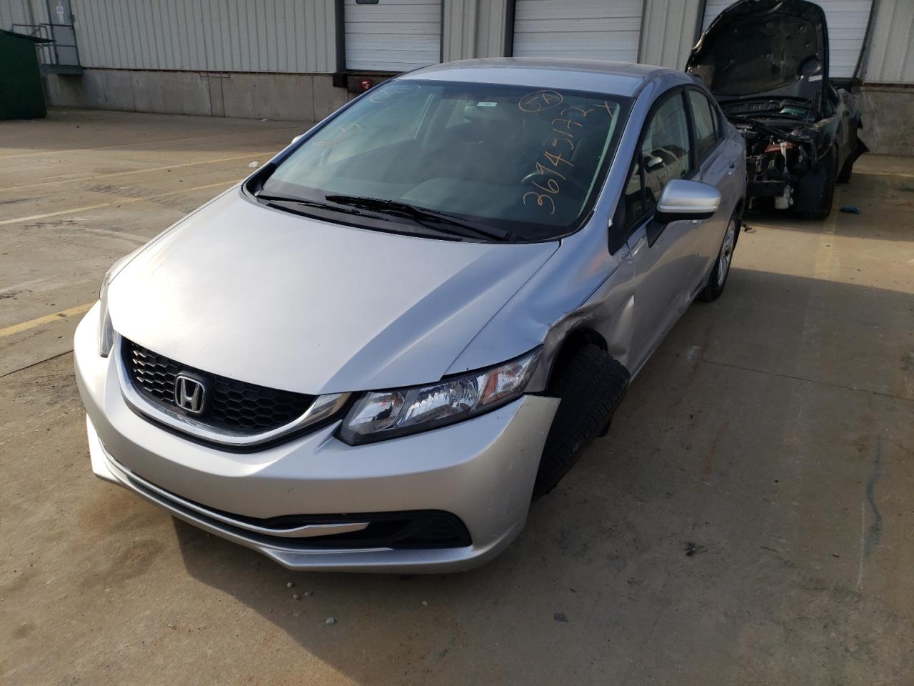 Photo 2 from auction – 2015 HONDA CIVIC LX with VIN 19XFB2F57FE116105