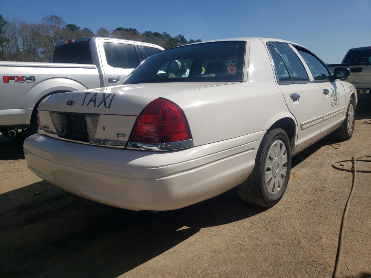 Photo 4 from auction – 2011 FORD CROWN VICT with VIN 2FABP7BV6BX149593