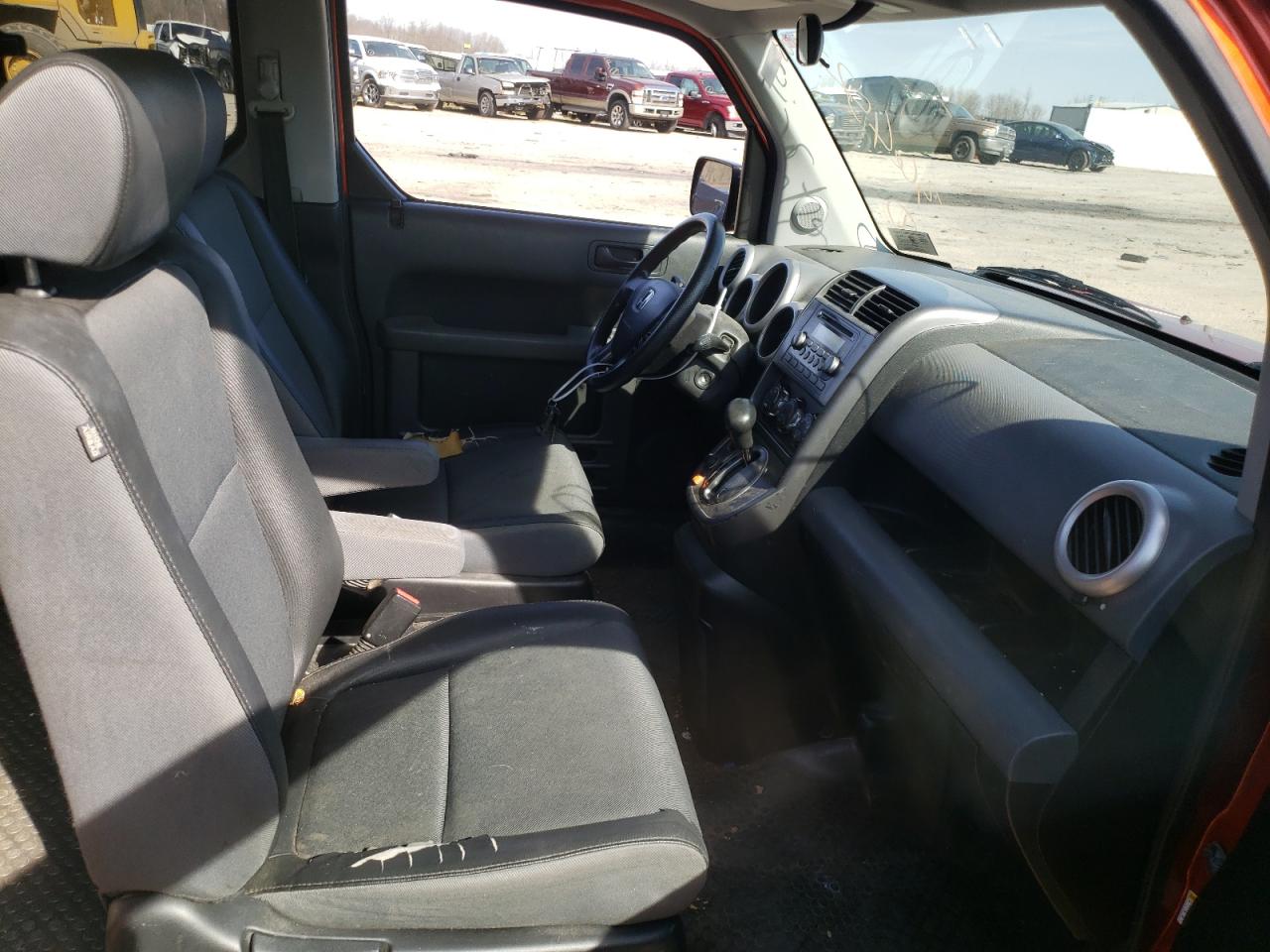 Photo 5 from auction – 2005 HONDA ELEMENT EX with VIN 5J6YH18695L002422