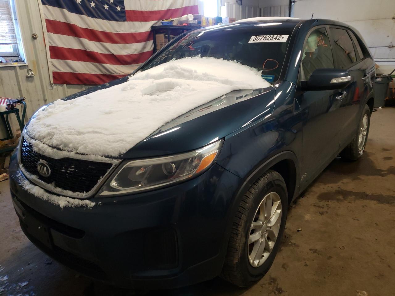 Photo 2 from auction – 2015 KIA SORENTO LX with VIN 5XYKTCA64FG605811