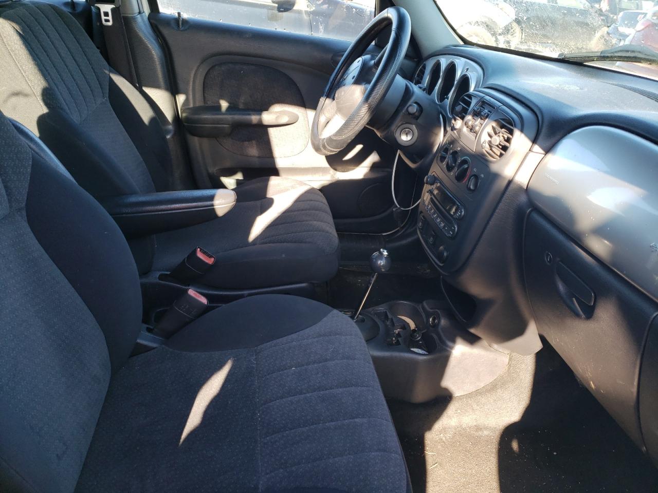 Photo 5 from auction – 2005 CHRYSLER PT CRUISER with VIN 3C4FY58B95T586259