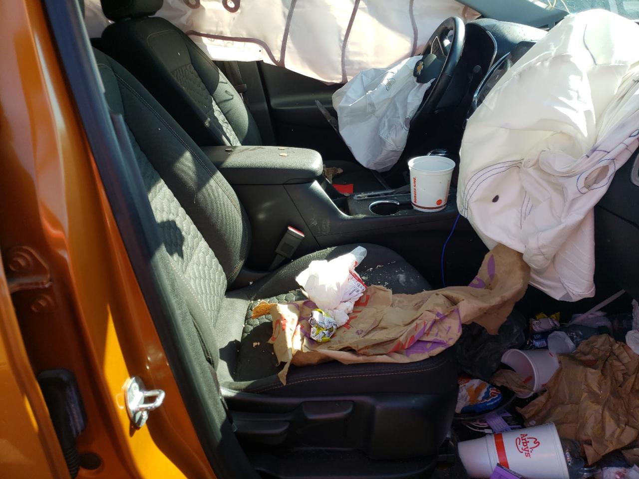Photo 5 from auction – 2018 CHEVROLET EQUINOX LT with VIN 2GNAXJEV5J6106888