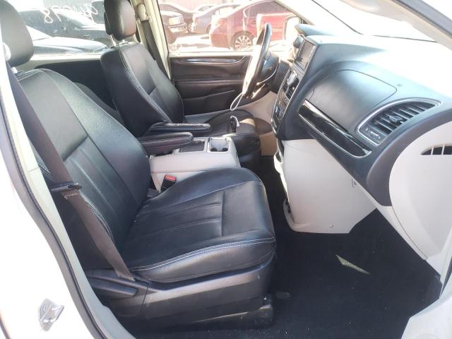 Photo 5 from auction – 2016 CHRYSLER TOWN & COU with VIN 2C4RC1BG1GR165618