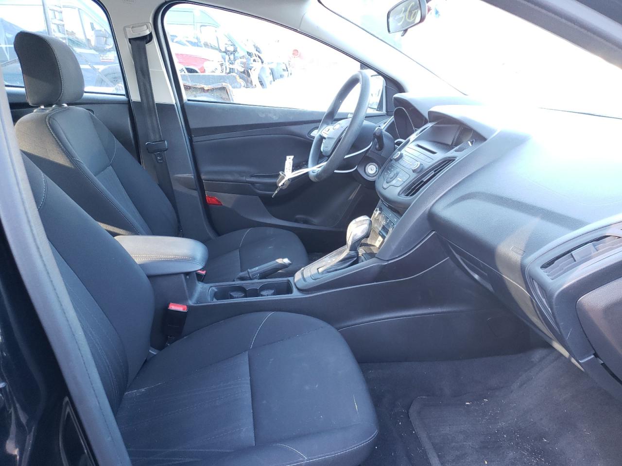 Photo 5 from auction – 2016 FORD FOCUS SE with VIN 1FADP3F25GL353906
